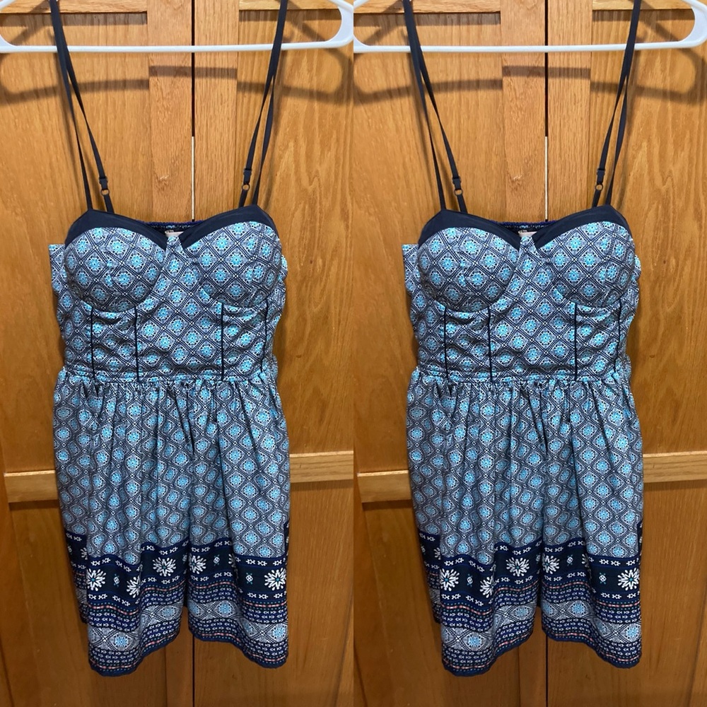The perfect dress! Built in bra, pockets, adjustable straps, boho blue peasant